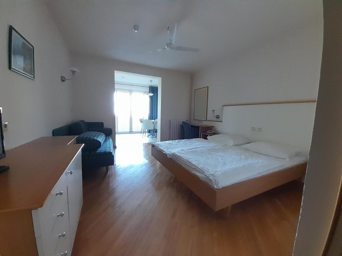 Aparthotel Plat Mlini Luaran gambar
